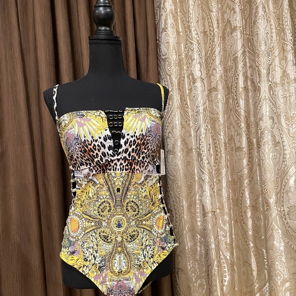 One-piece swimsuit - Picture 1 of 11